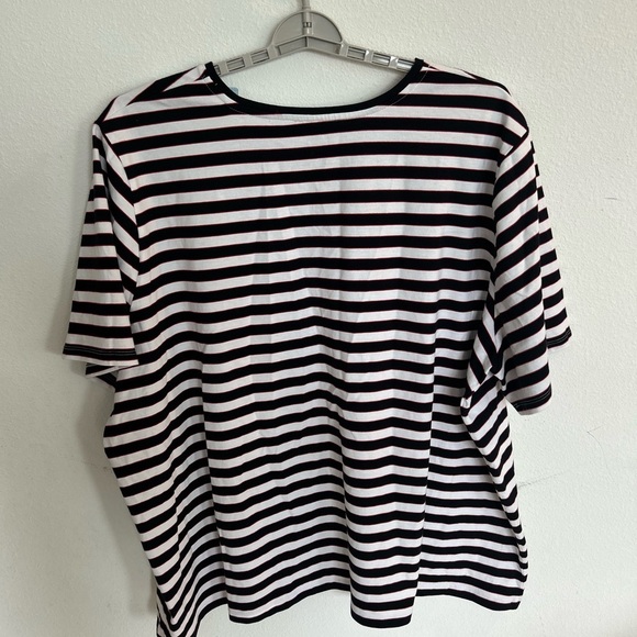 Liz & Me Women’s Short Sleeve Striped Top with V Neckline NWT
Size 4X
NWT - Picture 2 of 6